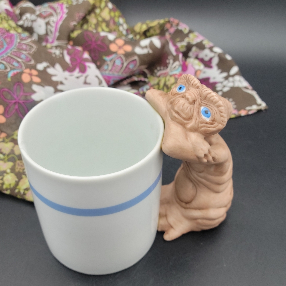 Vintage 1982‐83 E.T. the Extraterrestrial Avon Porcelain Figurine Cup